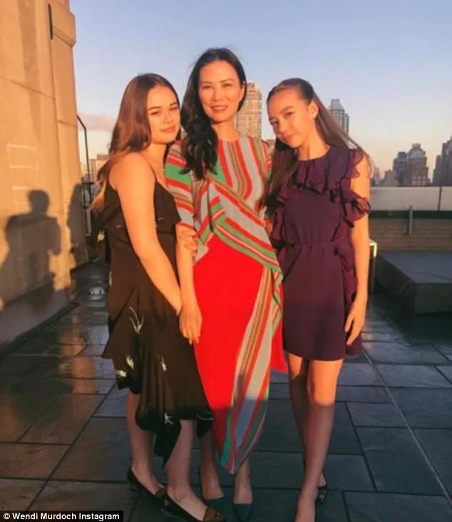 养大3个亿万富豪、67岁全裸上杂志：她的人生太硬核