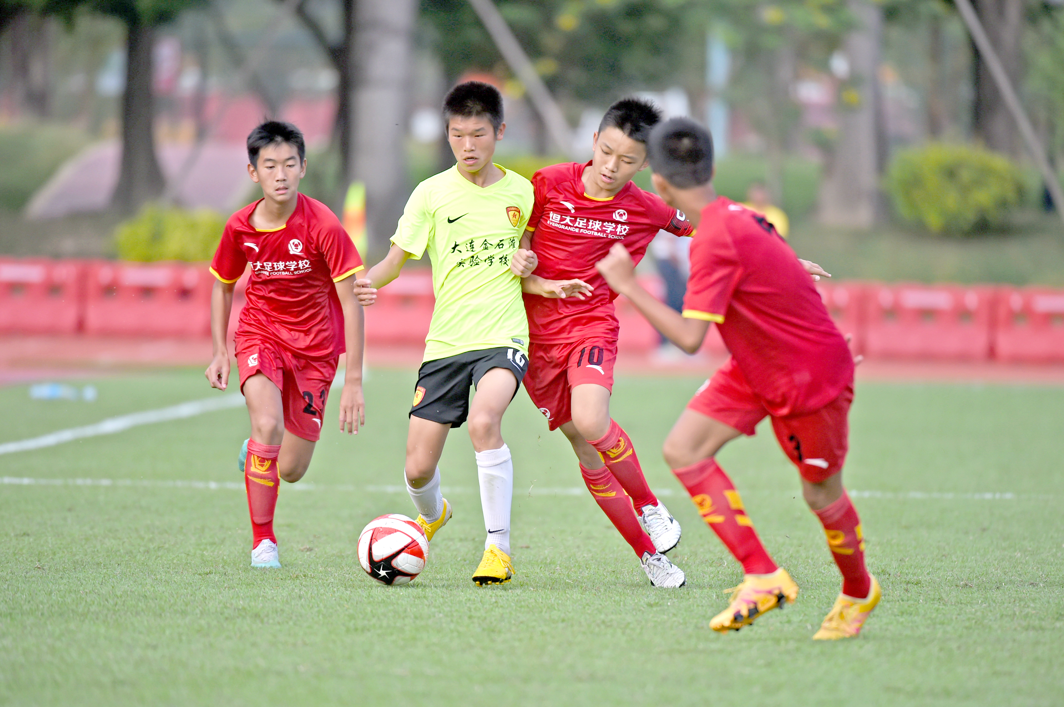 恒大西班牙足校新星,恒大青训在西班牙参加几级联赛