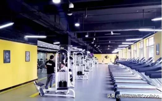 *拍偷**、性暗示、*养包**…健身房的1.5万亿生意究竟是什么？
