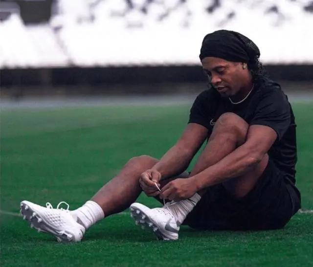 小罗因伪造护照被捕判几年,小罗被抓了视频