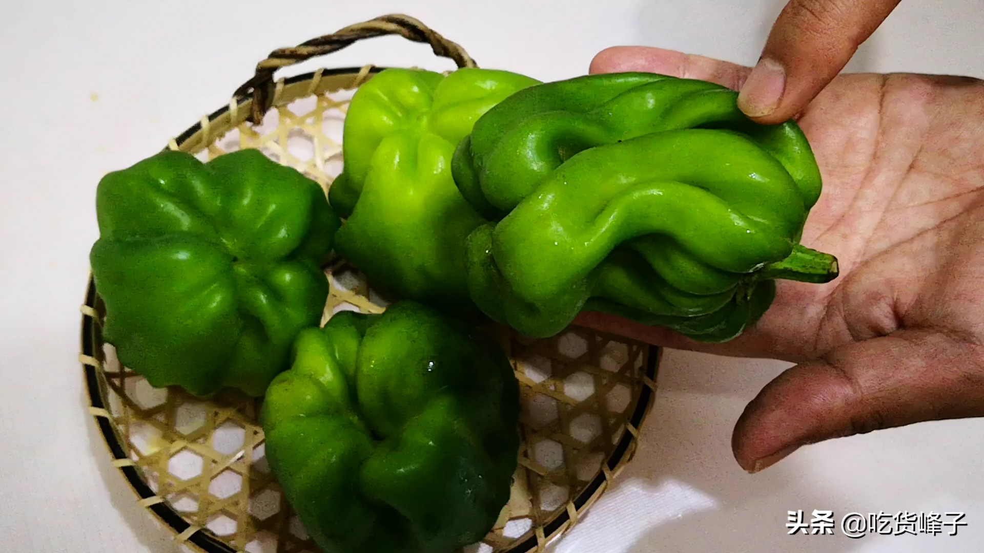 同样是青椒，激素和普通青椒有啥区别？卖菜大爷透露其中猫腻