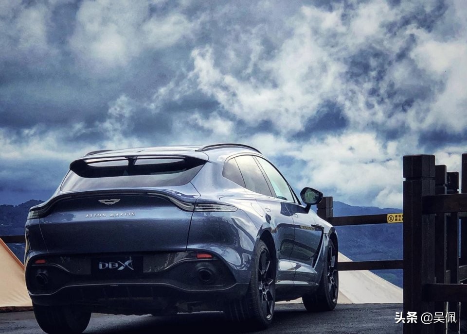 300万的阿斯顿马丁视频,阿斯顿马丁dbx2024款评测