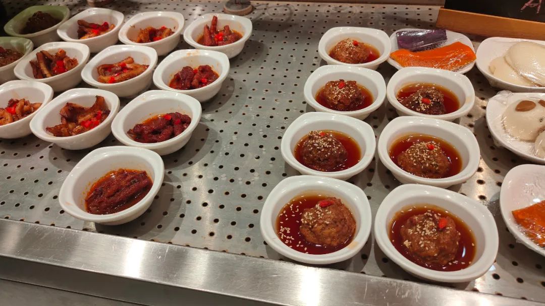 独家亲测，告诉你49元爽吃原价98元的牛排披萨自助，超高性价比