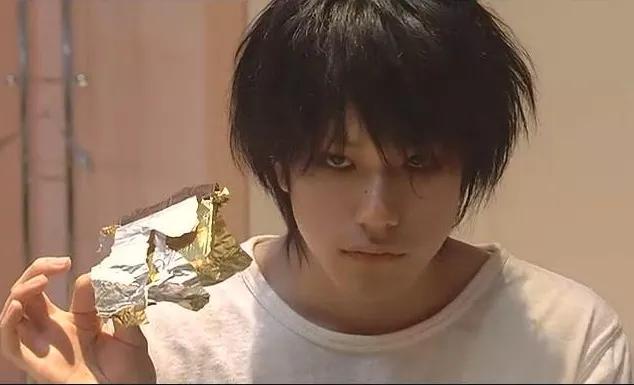 《死亡笔记》中的夜神月是怎么从维护正义的人变成杀人犯的