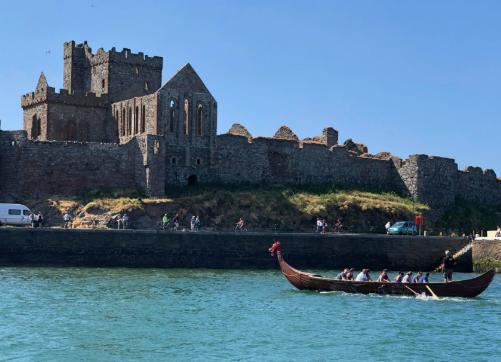 捐2亿做慈善，政府官司打10年！加拿大富豪华人兄弟被爆海外*税逃**