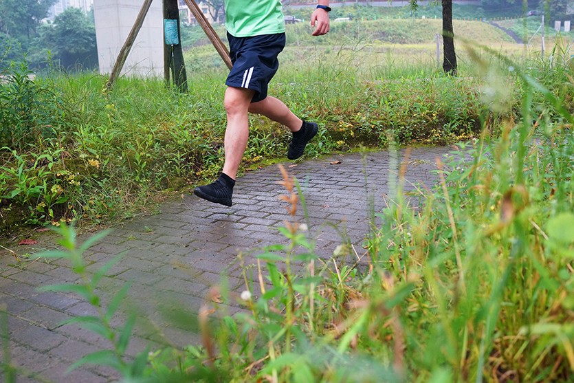 不怕脏，不怕水，还很轻！OneMix小黑鞋评测