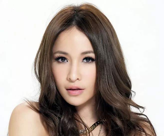 萧亚轩不把25岁以上男人放在眼里,萧亚轩从来不把25岁男生放在眼里