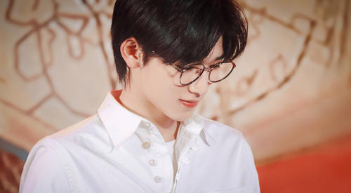 吴彤为啥选宋亚轩去王牌,宋亚轩被华晨宇粉丝撞了