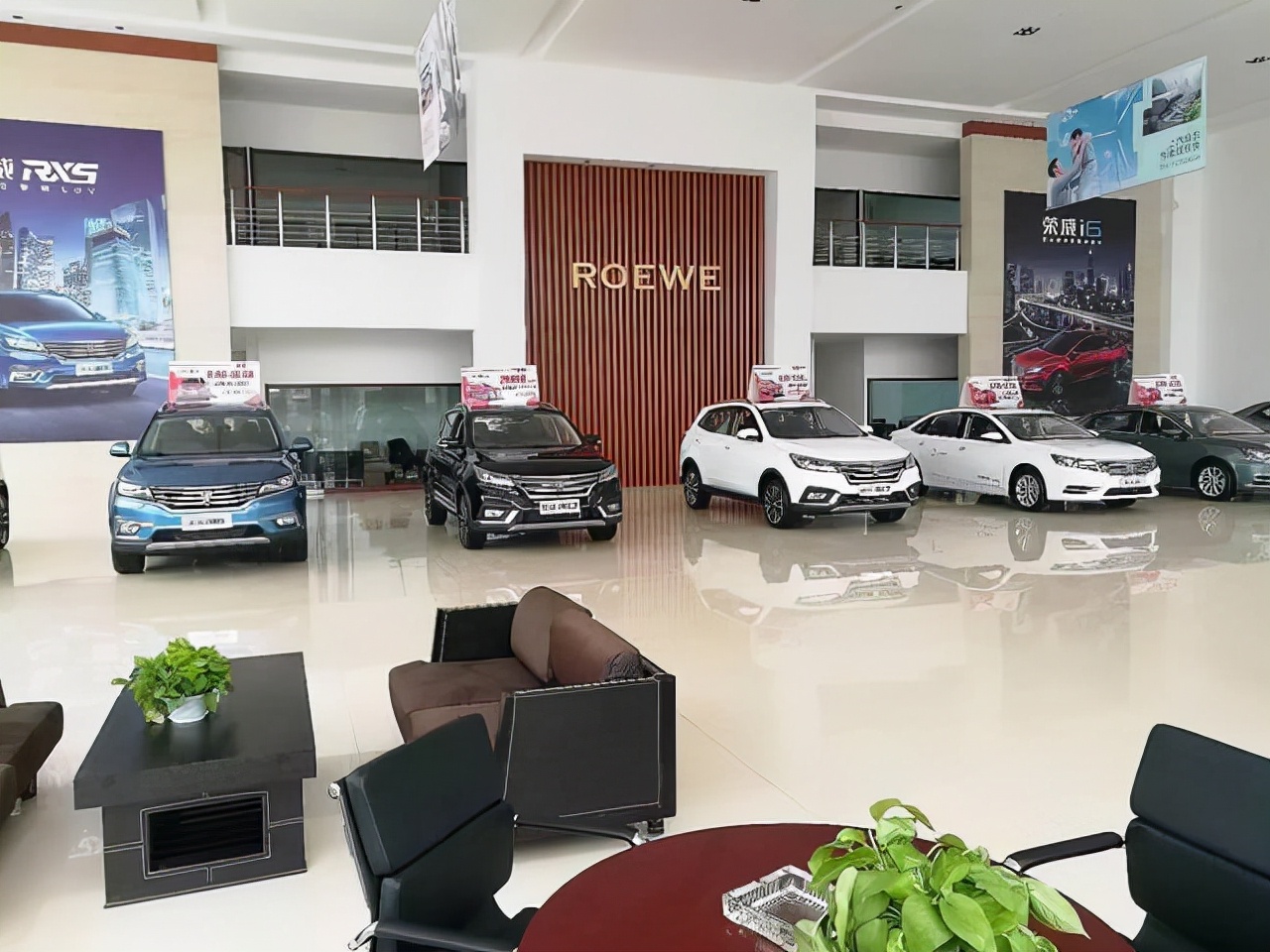 新手买车4s店最怕你检查5个地方,4s店买车怎样避免被宰