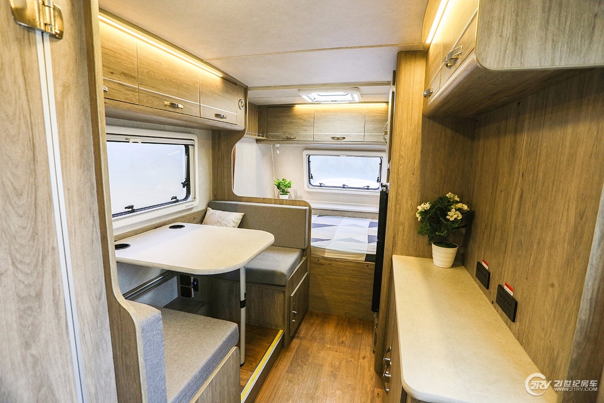 最便宜又大型的睡人最多b型房车 (2019最便宜房车国六c型房车)