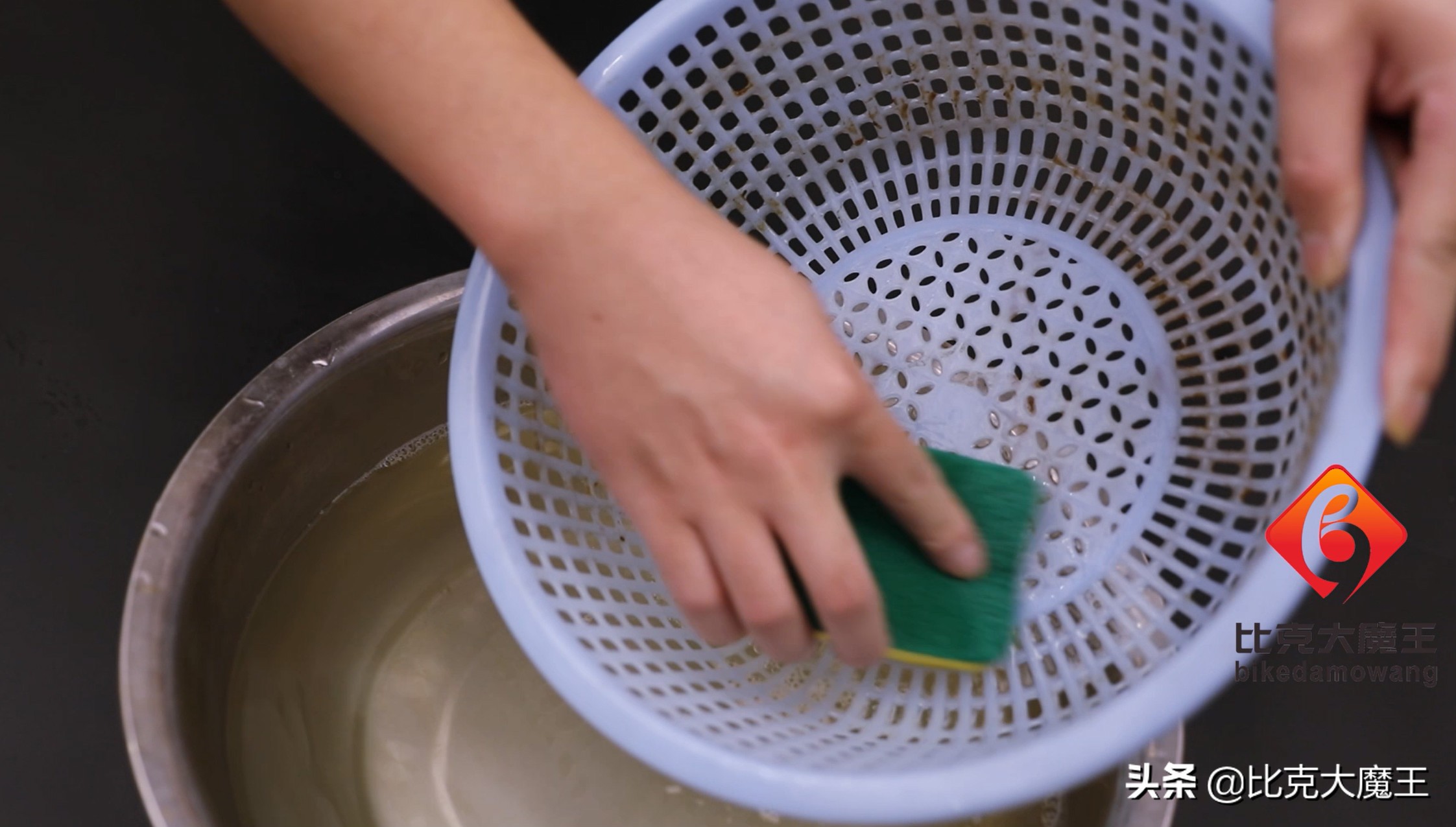 厨房清洁小妙招菜篮,厨房菜篮子清洗