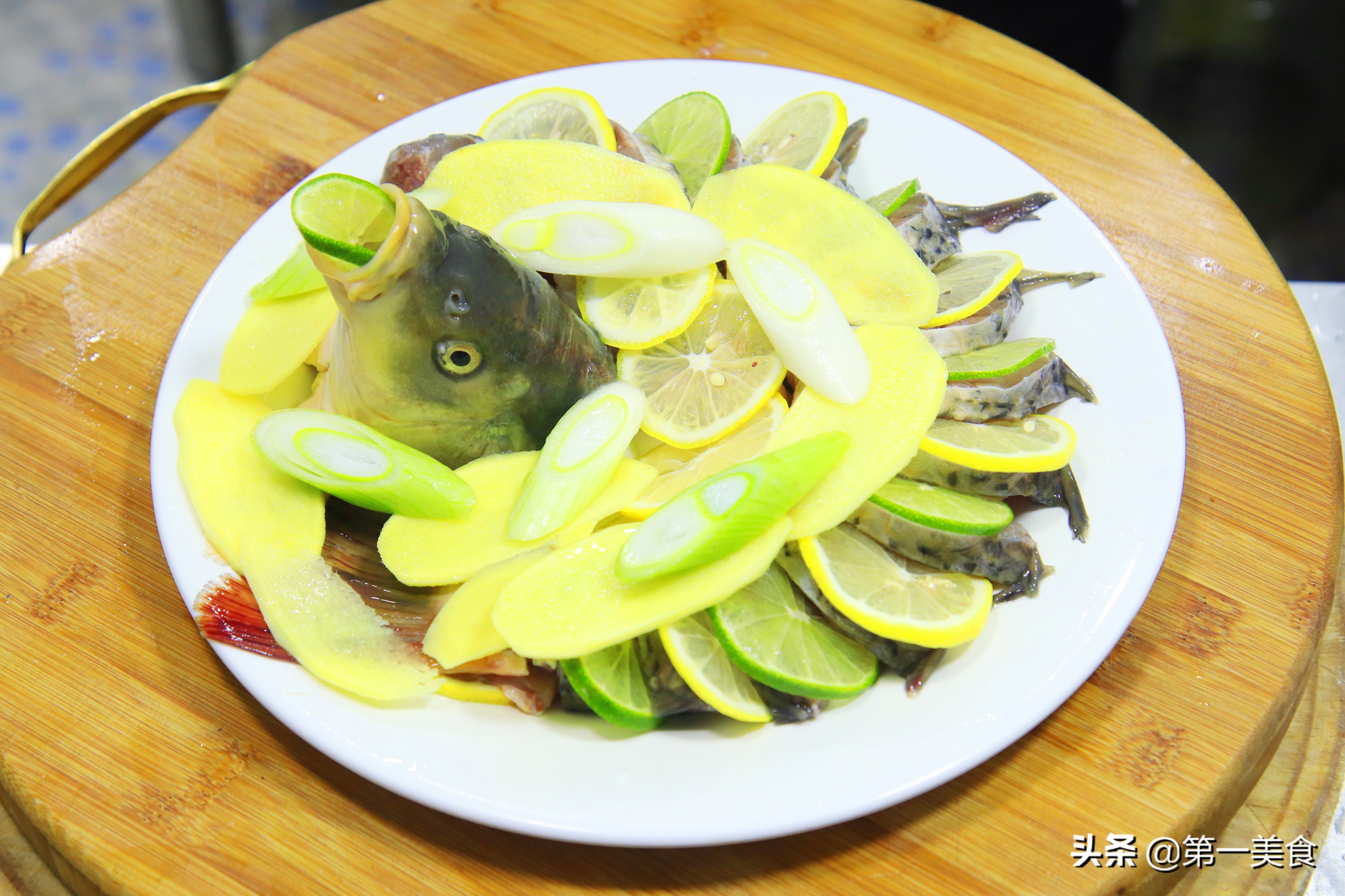 泰式青柠檬清蒸鲈鱼,酸辣爽口的正宗泰式柠檬鱼