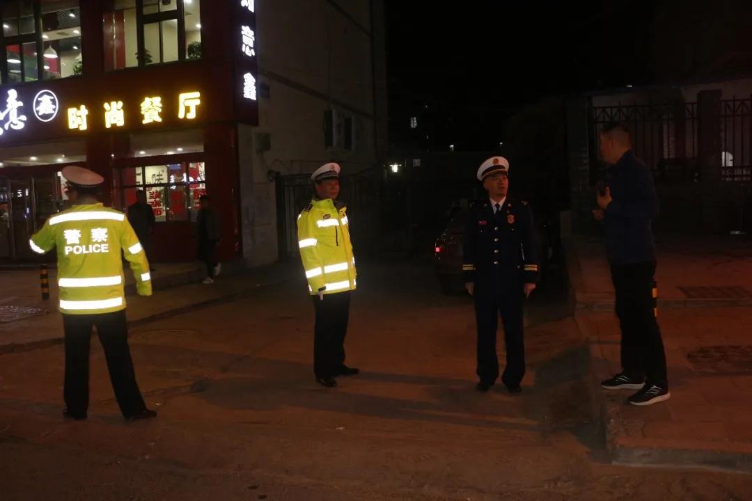 占用消防通道的车主应该怎么处罚,占用消防通道的私家车被拖走