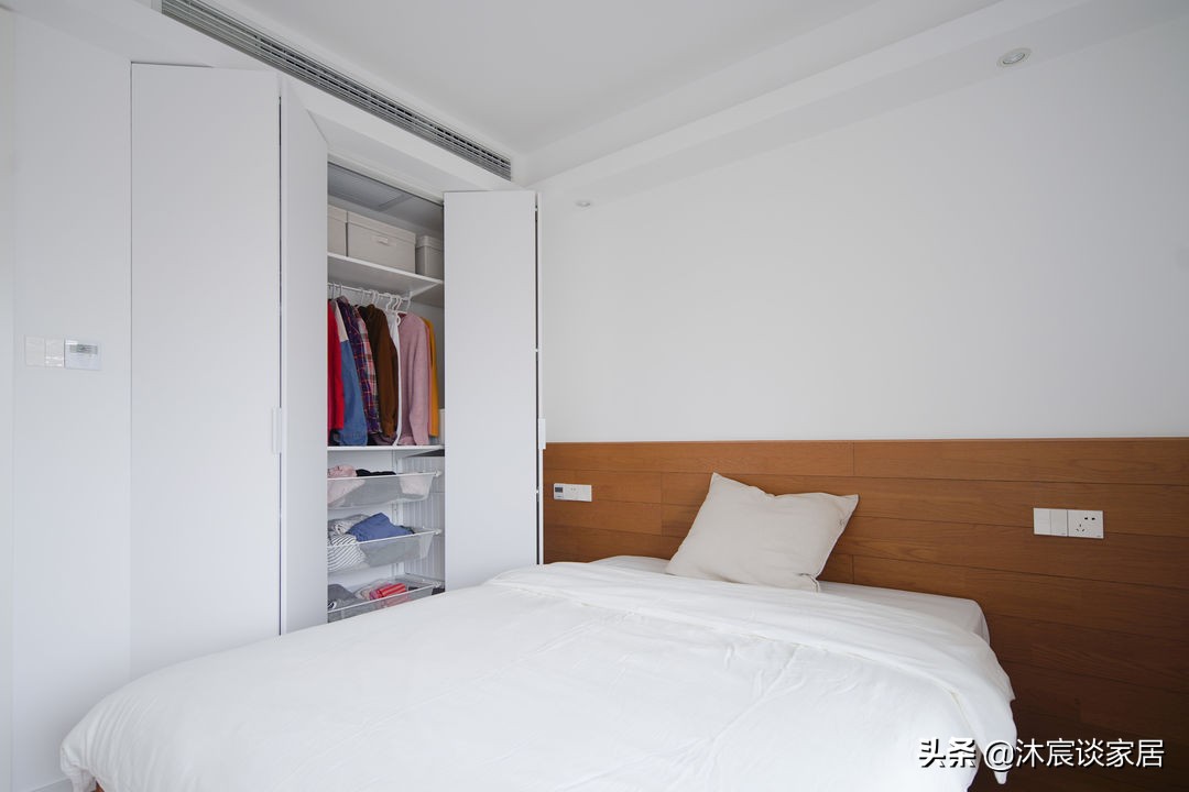 她把家布置得复古又温馨,室内被绿植环绕,这样的家,住着真舒服