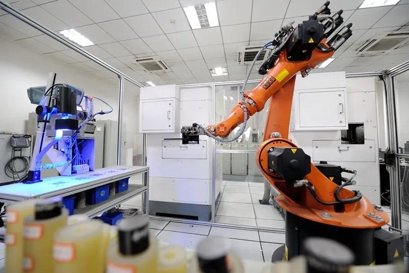 勇 攀 巅 峰——荣智健与兴澄特钢的创业发展