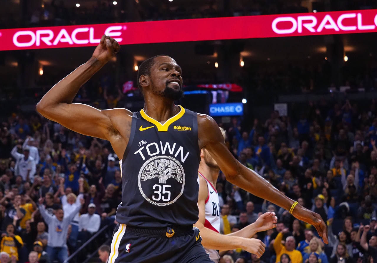 杜兰特对阵勇士砍下54分,勇士30分惨败湖人