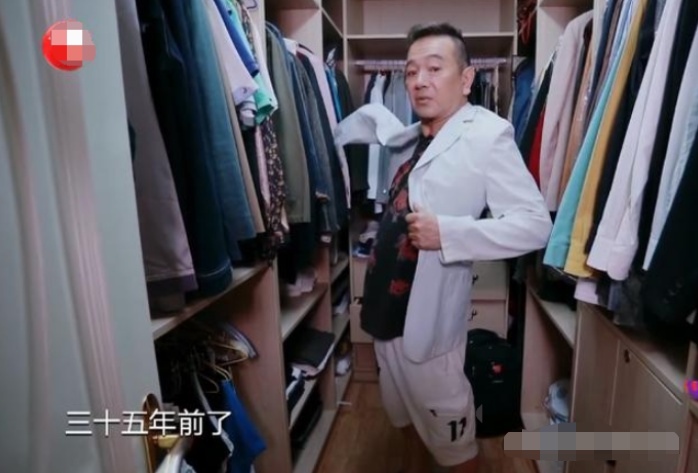 张晨光：演戏38年兢兢业业，捐款两千万无人问，64岁因直播被骂哭