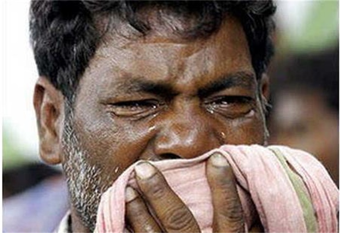 印度男咬死眼镜蛇,印度男子咬死眼镜蛇