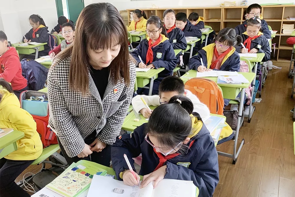 宝山这所学校“延时更延爱”的举动让“课后三点半”不再是问题！