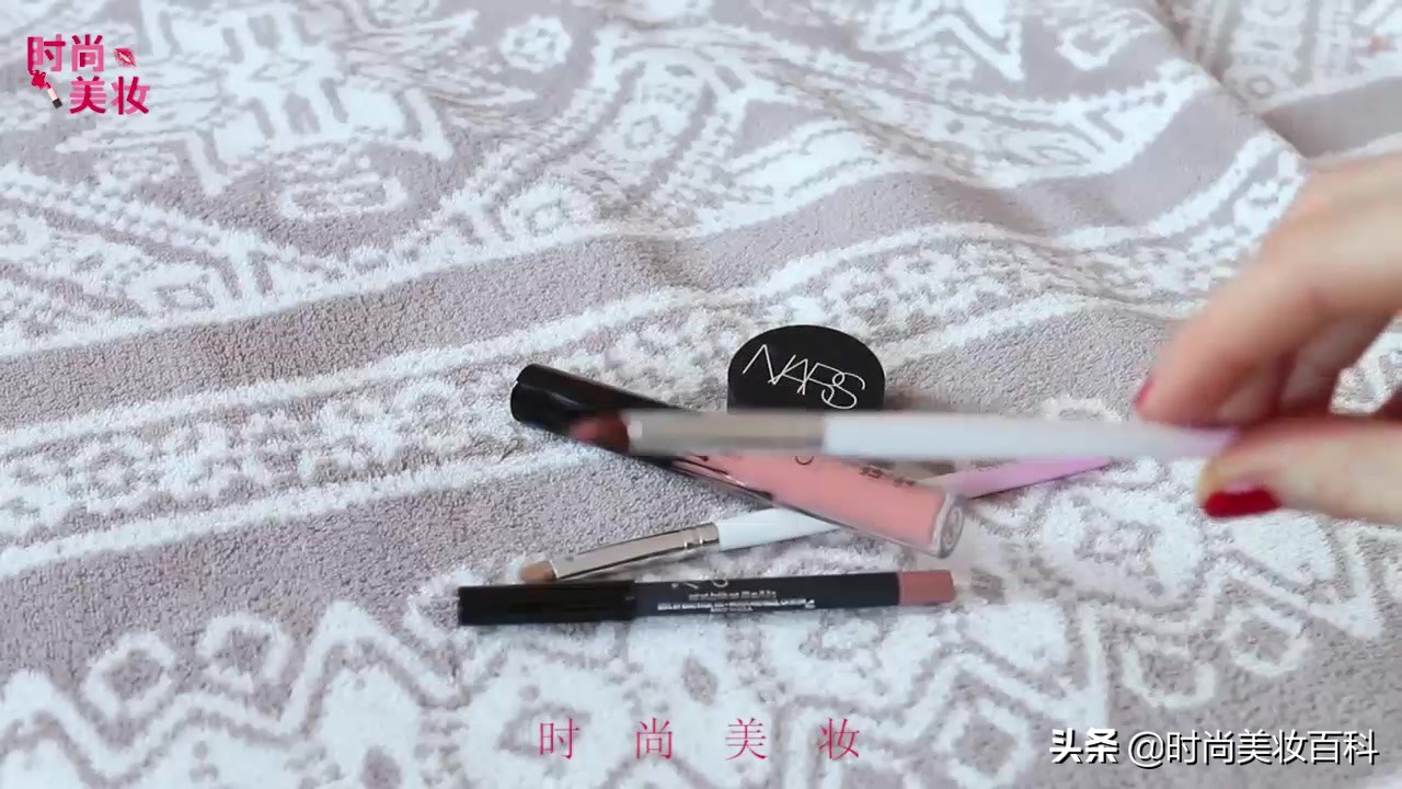 好看的美妆唇妆推荐女,美妆嘴唇的简单画法