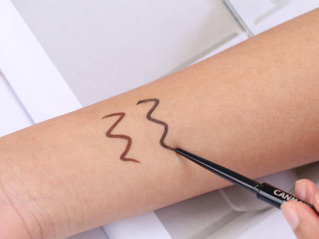 眼线画对眼睛有伤害吗,画眼线显得对眼