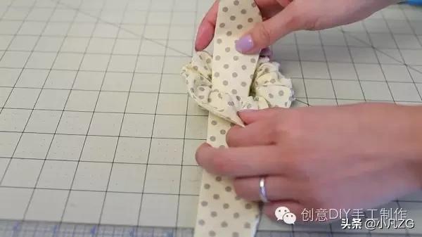 如何用旧衣服做发饰,旧衣服做蝴蝶结发饰