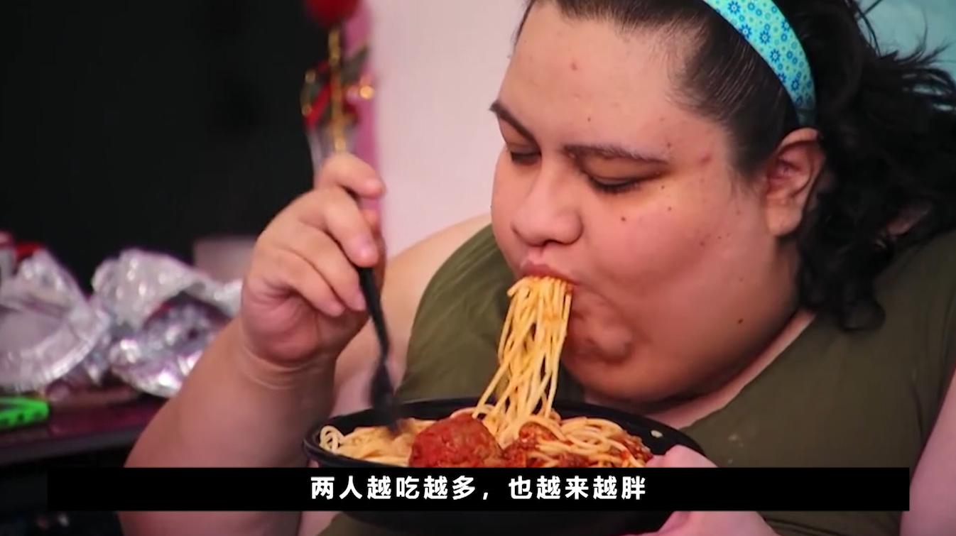 562斤妻子嫁给608斤丈夫，一天吃12顿，2年胖了180斤