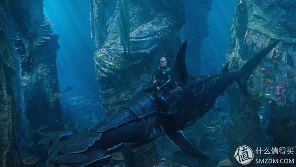 看腻了小鲜肉？《海王》凭肌肉和女神实现口碑逆袭：DC漫改指南