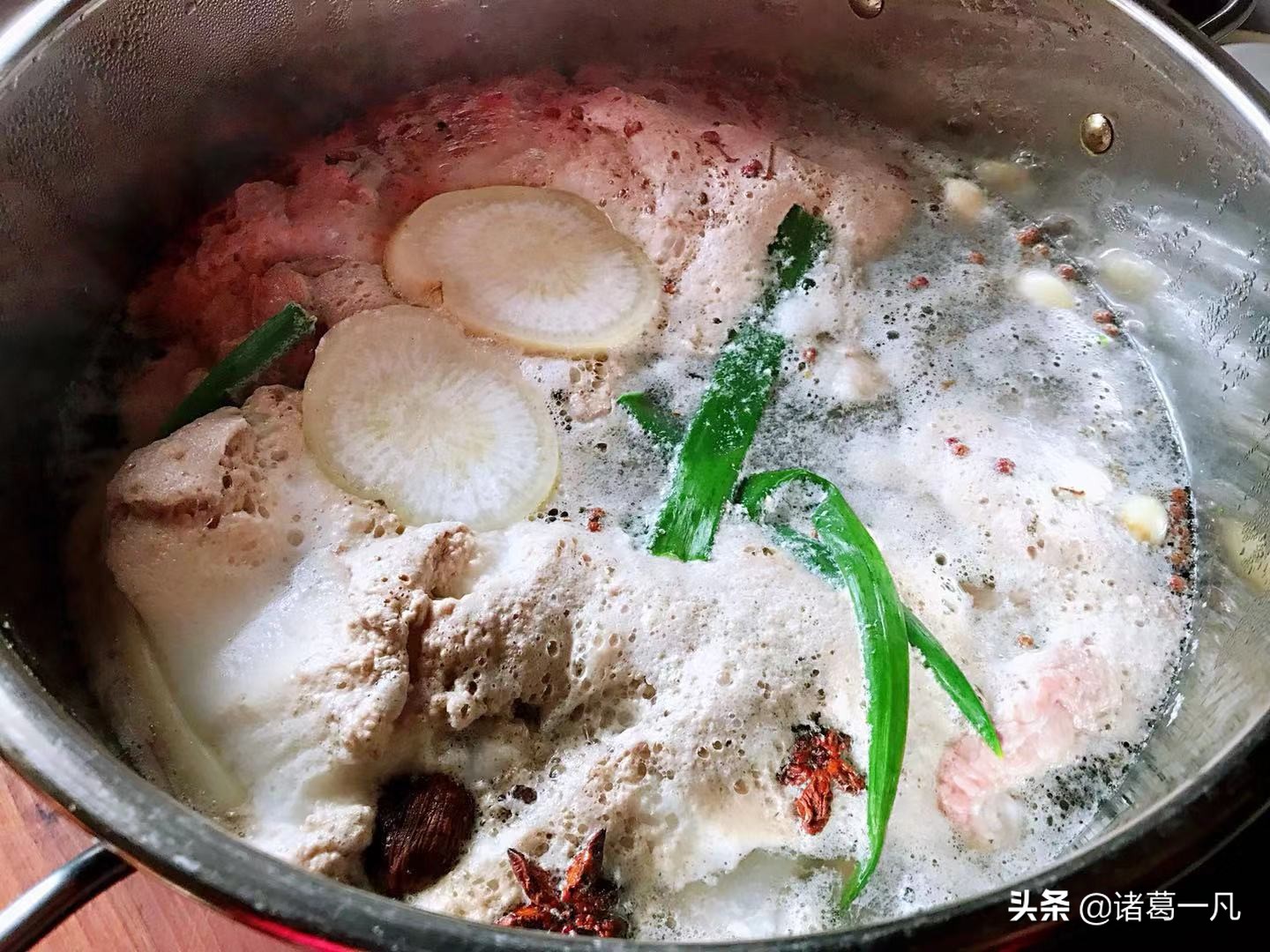 生排骨有一股腥臭味是什么原因,排骨放久了有腥臭味怎么去除