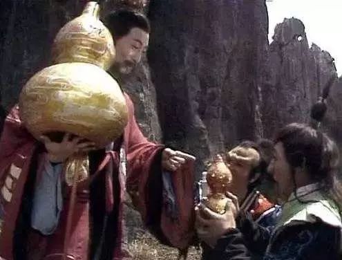 观音的玉净瓶和老君的八卦炉，谁的法宝更厉害？你看孙悟空咋说