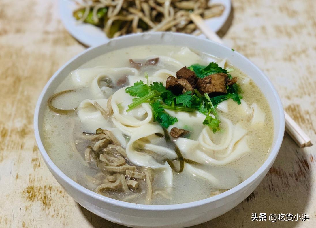 郑州开了40多年的面馆,满满八十年代风格,人称“杀人烩面馆”