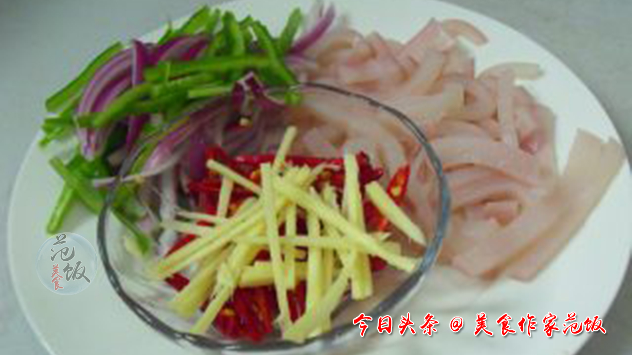 做这道香辣鱿鱼丝好吃到停不下来,湘菜爆炒干鱿鱼丝怎么炒好吃