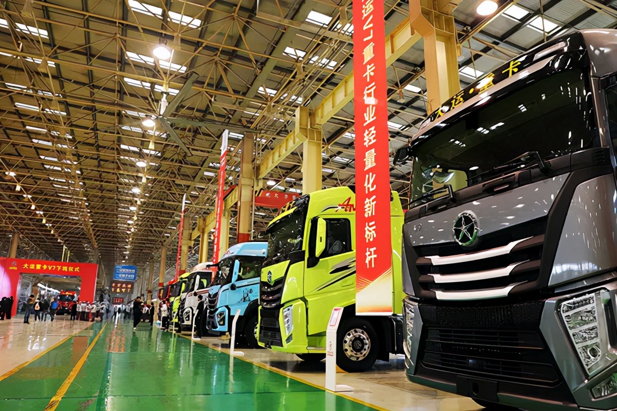 大运重卡v7车型河南地区交付火热,买一送一的车靠谱吗