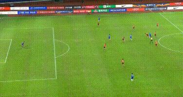 球门那么大，门将那么小，而你却还可以精准命中守门员胸口