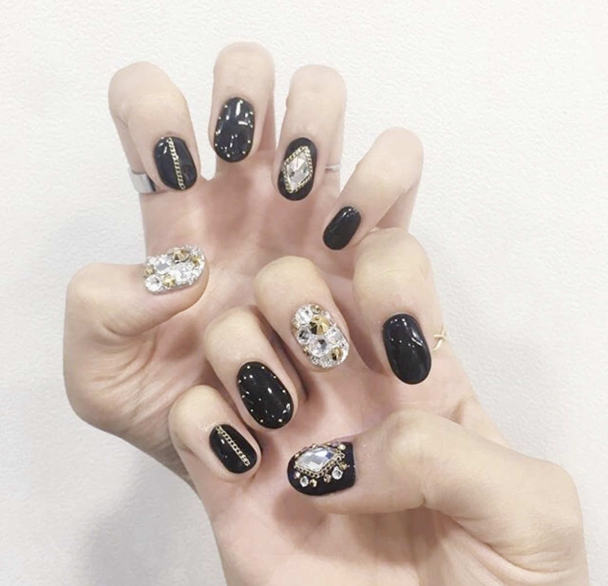 简约高级珍珠钻石美甲,钻石美甲款式简约