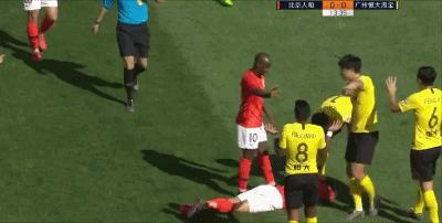 中超裁判最新名场面,中超裁判15分钟后再现争议判罚