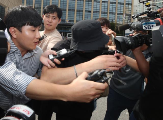 法国男子暴力打日本女子,日本街头2名男子殴打中国女子