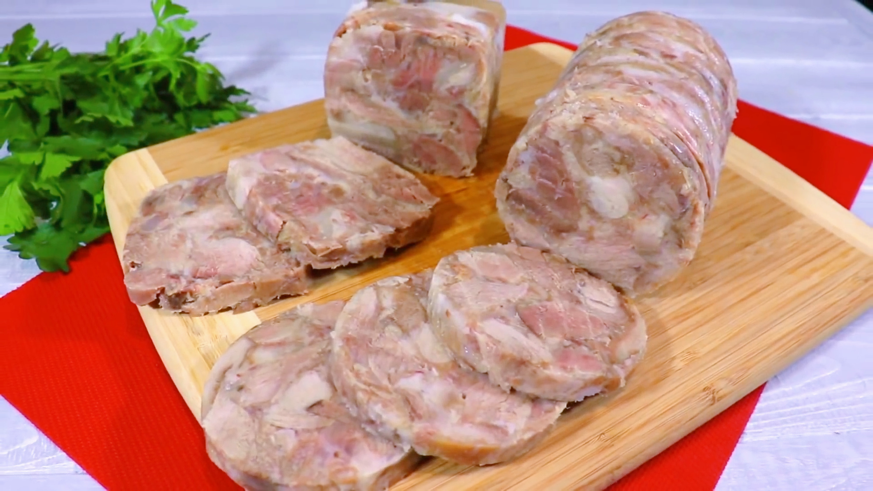 把猪肉装到矿泉水瓶子里，12小时后变成美味香肠，做法头一次见