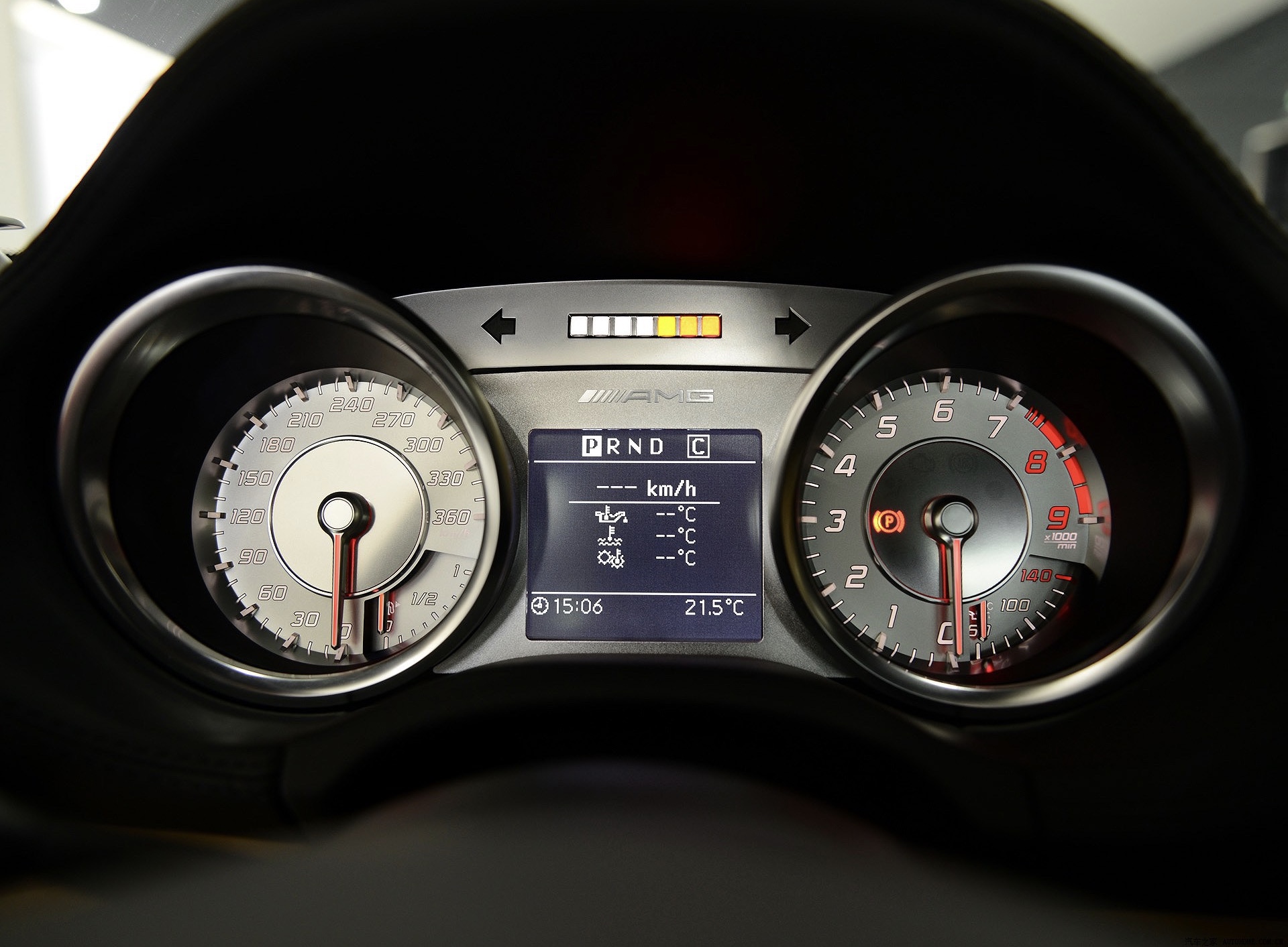 奔驰sls鸥翼门高燃视频,鸥翼门的绝唱奔驰slsamg