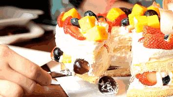 等五年级的女儿来例假，一位妈妈打算买蛋糕庆祝！惊到了一批家长