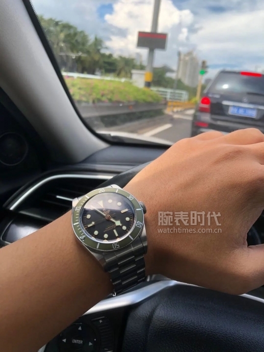 网友晒自己微信好友数量,网友晒1300手表