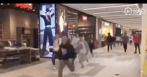 各路游客攻陷索菲亚,巴黎lv限购