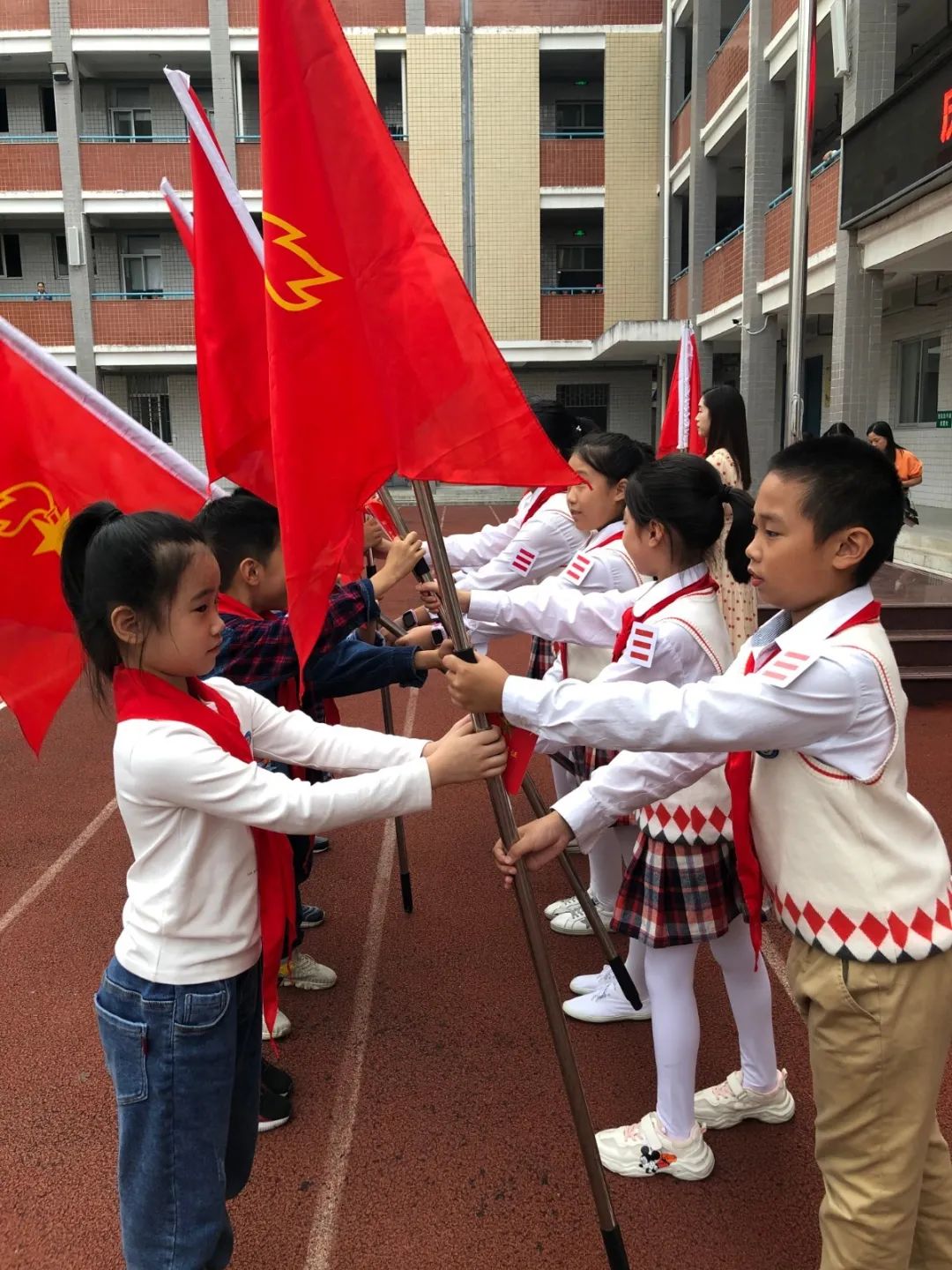 你好红领巾活动方案和总结,红领巾小学生入队仪式新队员发言