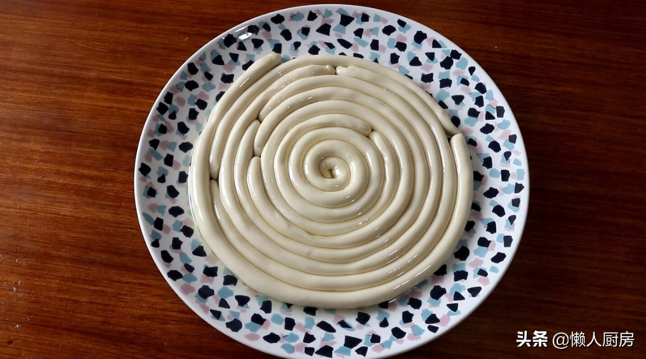 1斤面粉1个鸡蛋教你在家自制拉面,普通面粉拉面的做法全过程