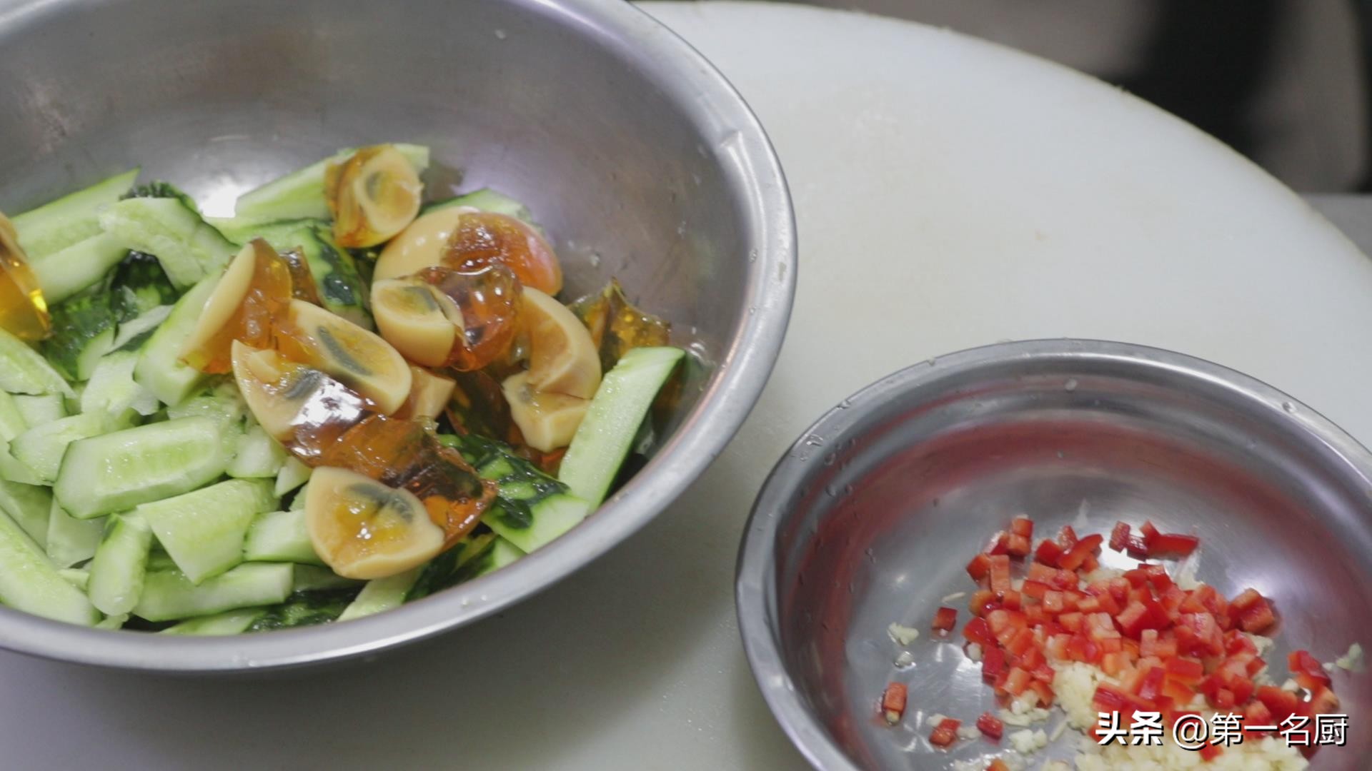 凉拌菜好吃有技巧，掌握调料的比例和方法，在家就能做出饭店味道