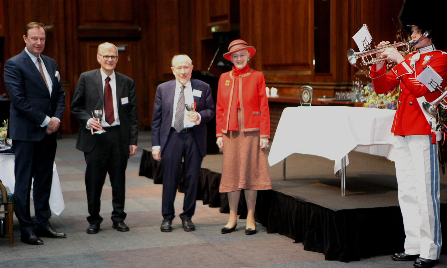 丹麦女王参加典礼,丹麦女王25周年