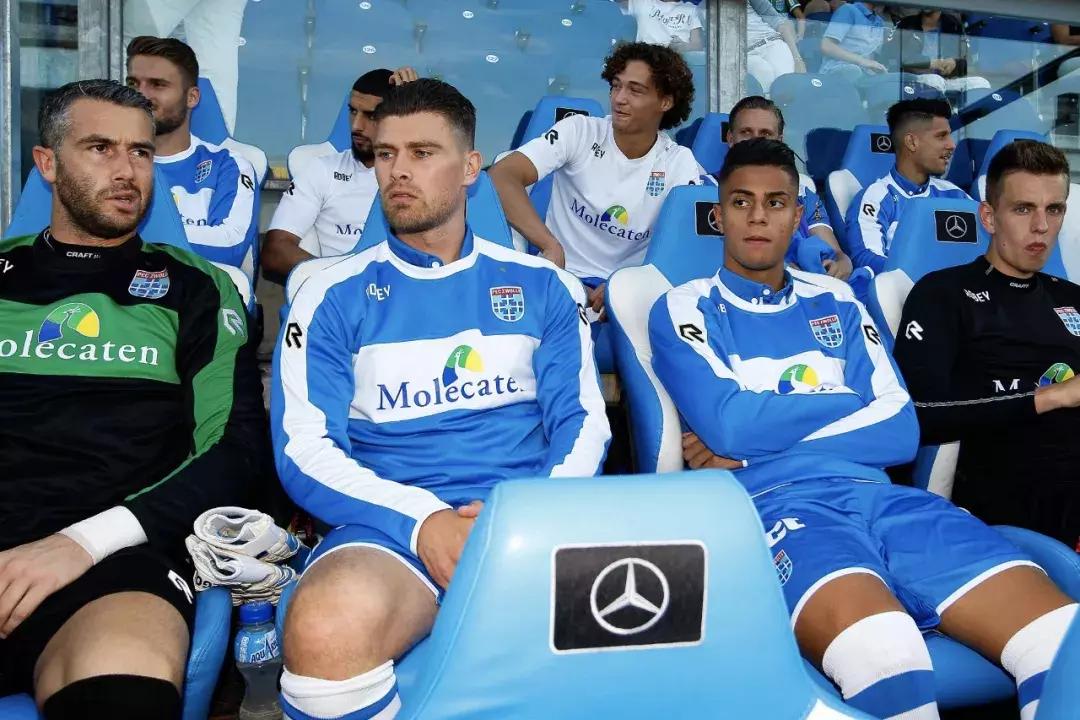 掌故|马斯图尔：出道即巅峰，坠落如仲永