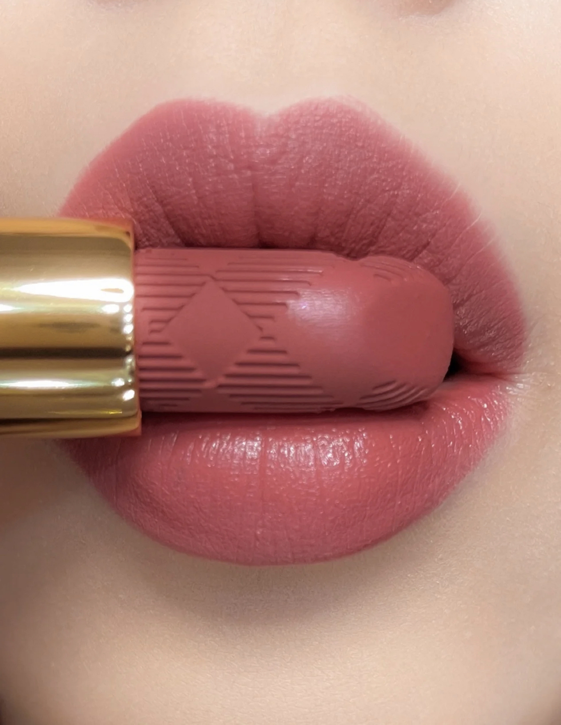 冬天口红推荐美宝莲,冬天适合什么样的口红