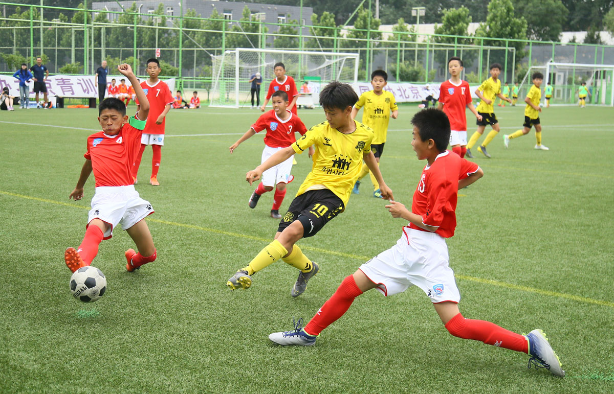 中韩国际青少年足球交流训练营,中韩足球青训比赛