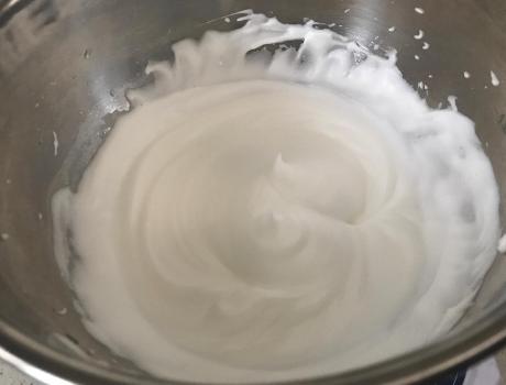 做蛋糕低筋面粉还需要过筛吗,做蛋糕如果用普通面粉会怎样